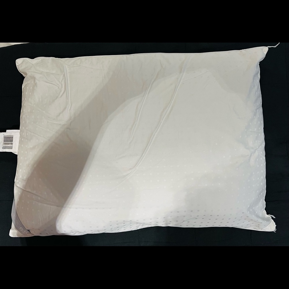 Serta pedic pillow standard/queen size white